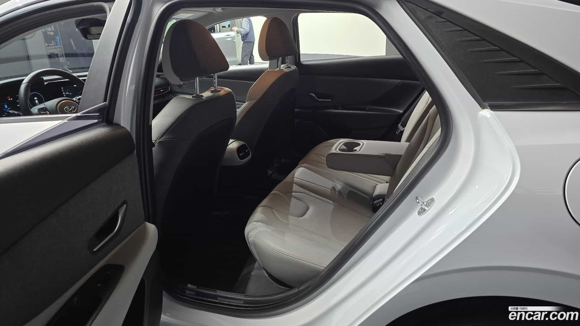 AVANTE Hyundai 2021.11-OPTION-015