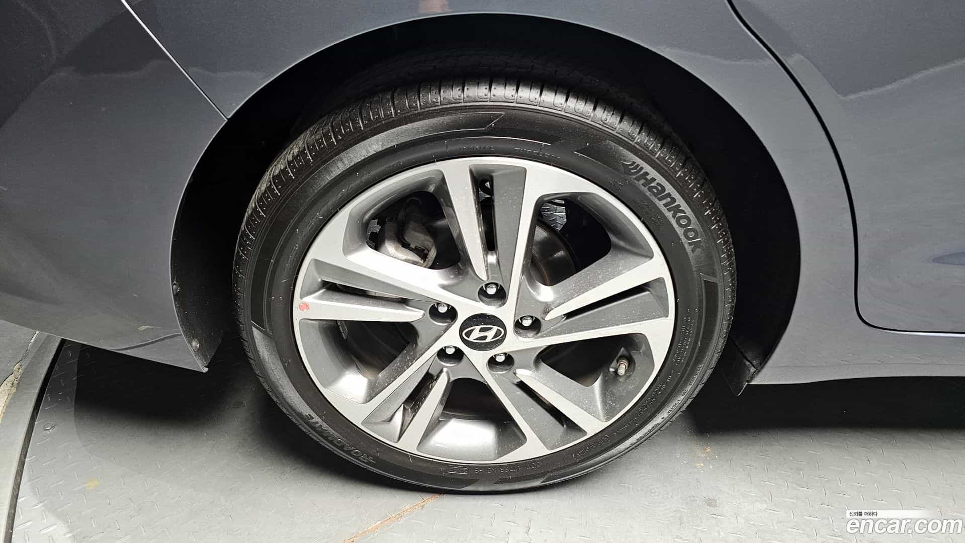 AVANTE Hyundai 2017.8-OUTER-005