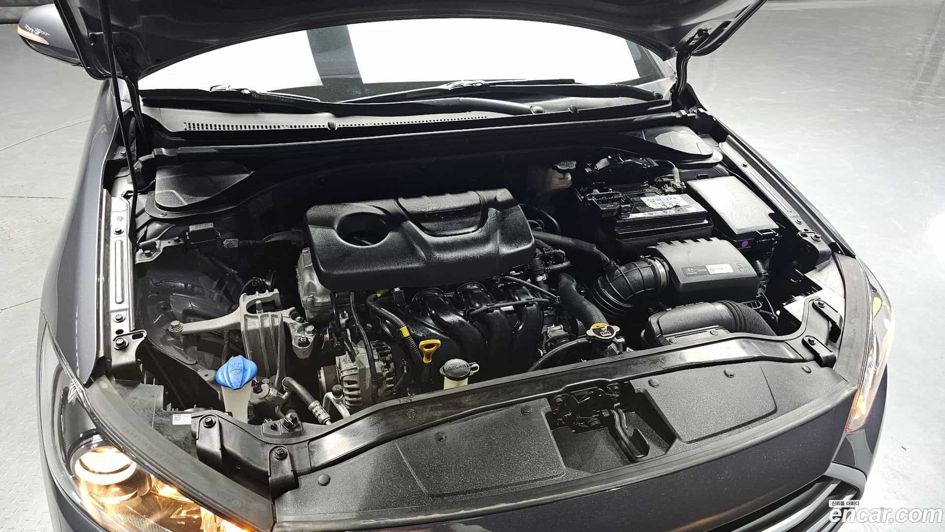 AVANTE Hyundai 2017.8-OUTER-006
