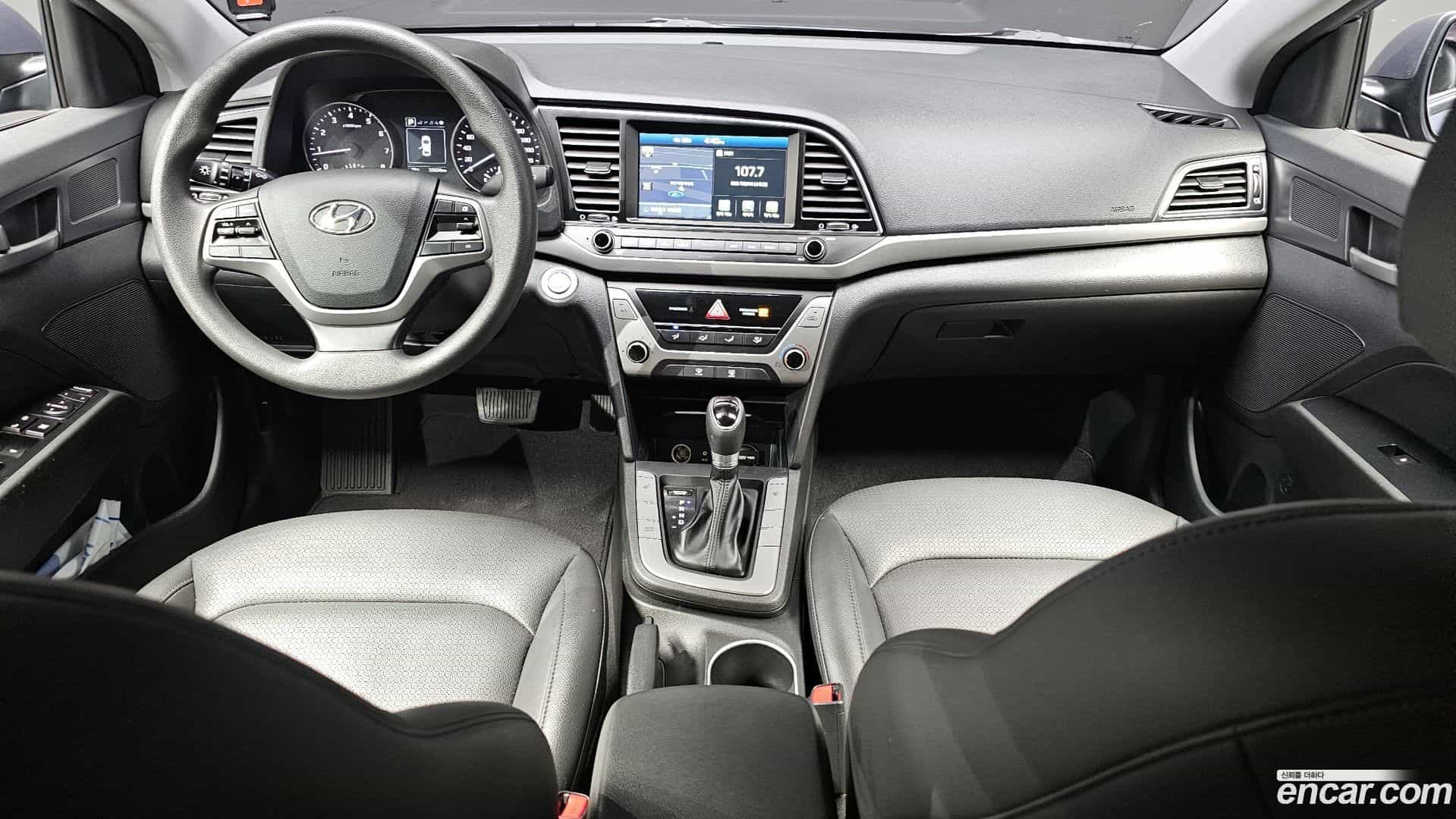 AVANTE Hyundai 2017.8-INNER-007