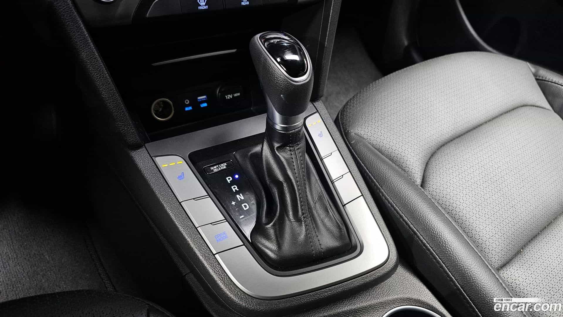 AVANTE Hyundai 2017.8-INNER-009