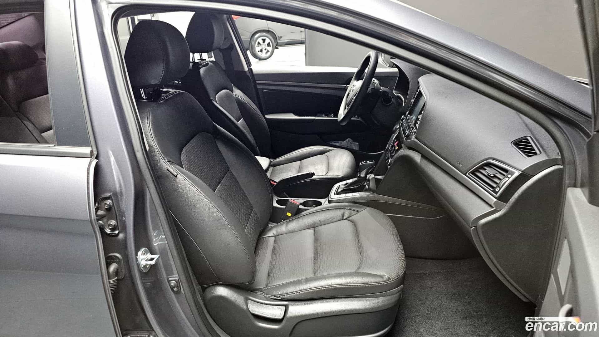 AVANTE Hyundai 2017.8-INNER-010