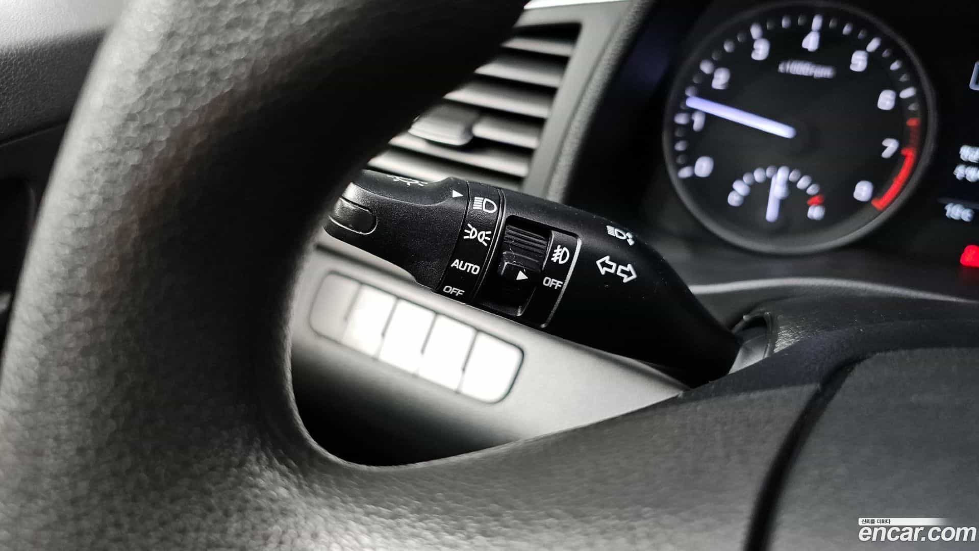 AVANTE Hyundai 2017.8-OPTION-022