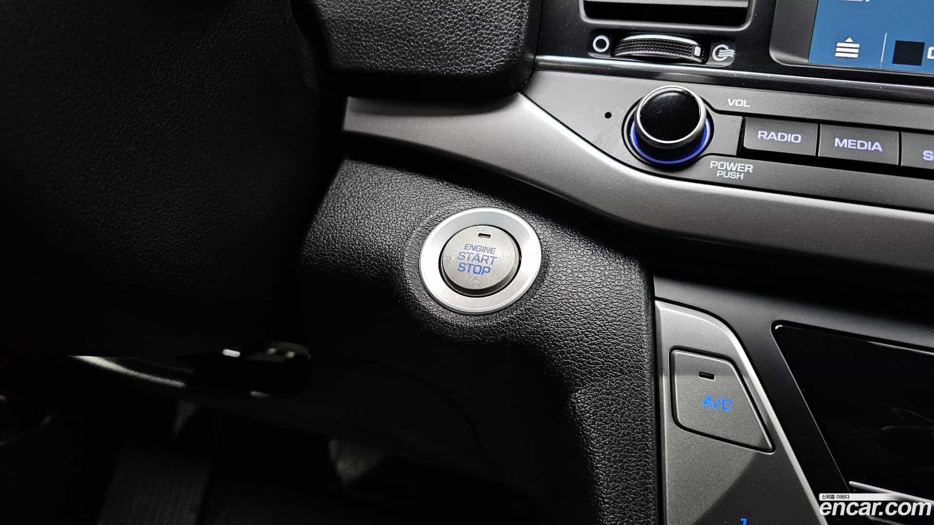 AVANTE Hyundai 2017.8-OPTION-023