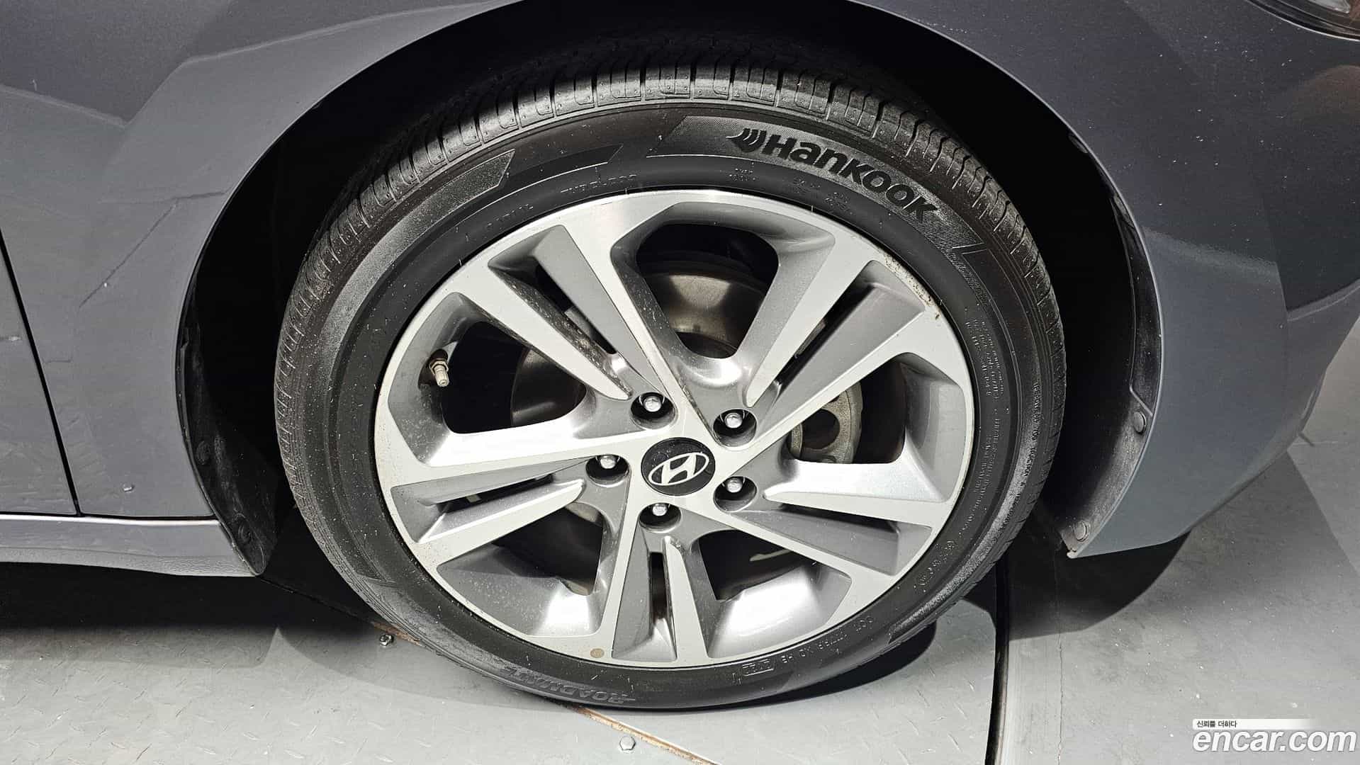 AVANTE Hyundai 2017.8-OUTER-031