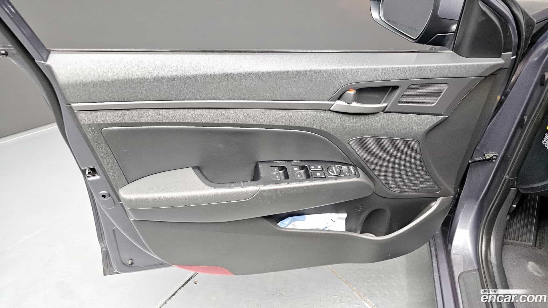 AVANTE Hyundai 2017.8-INNER-034