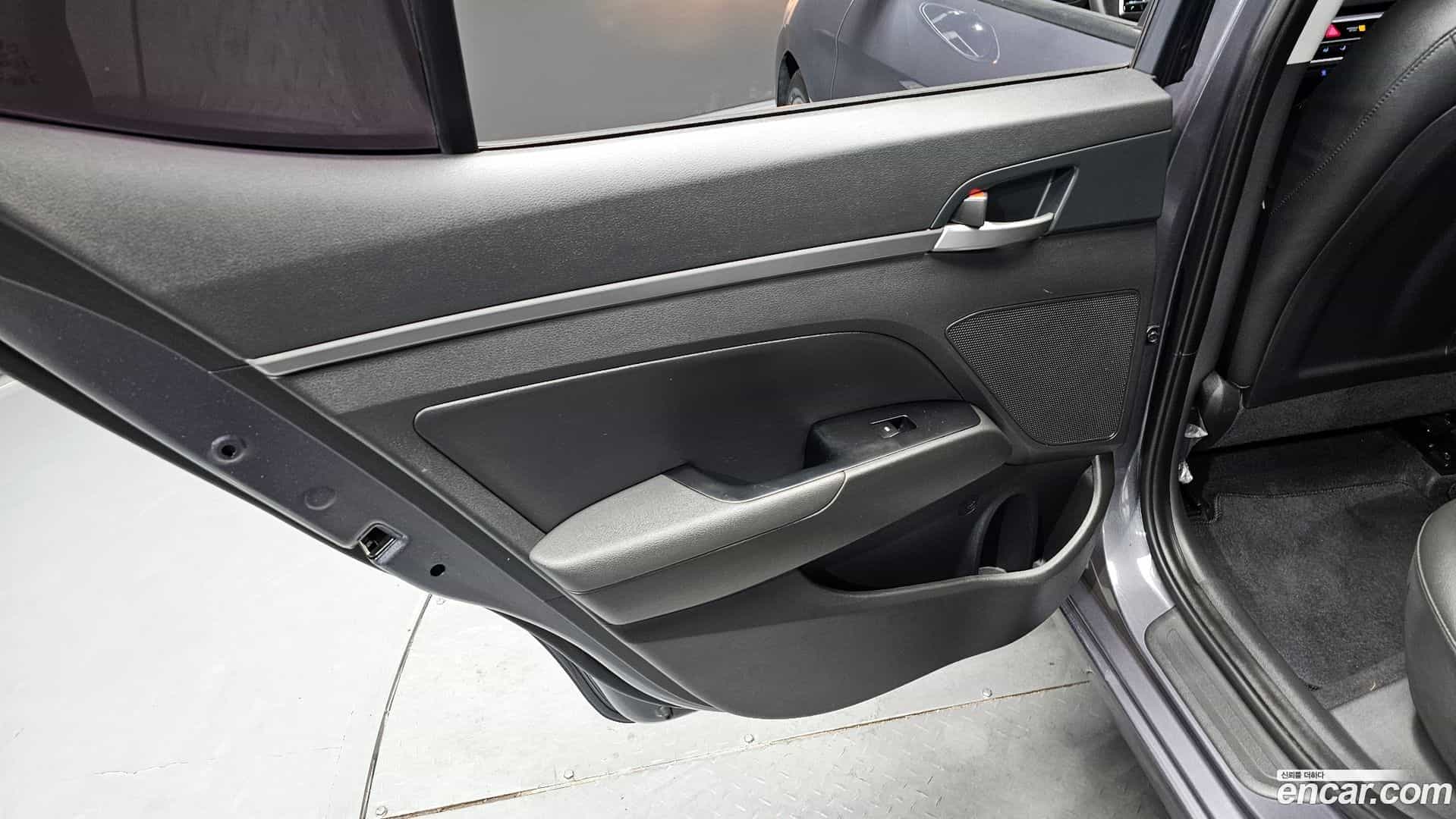 AVANTE Hyundai 2017.8-INNER-035