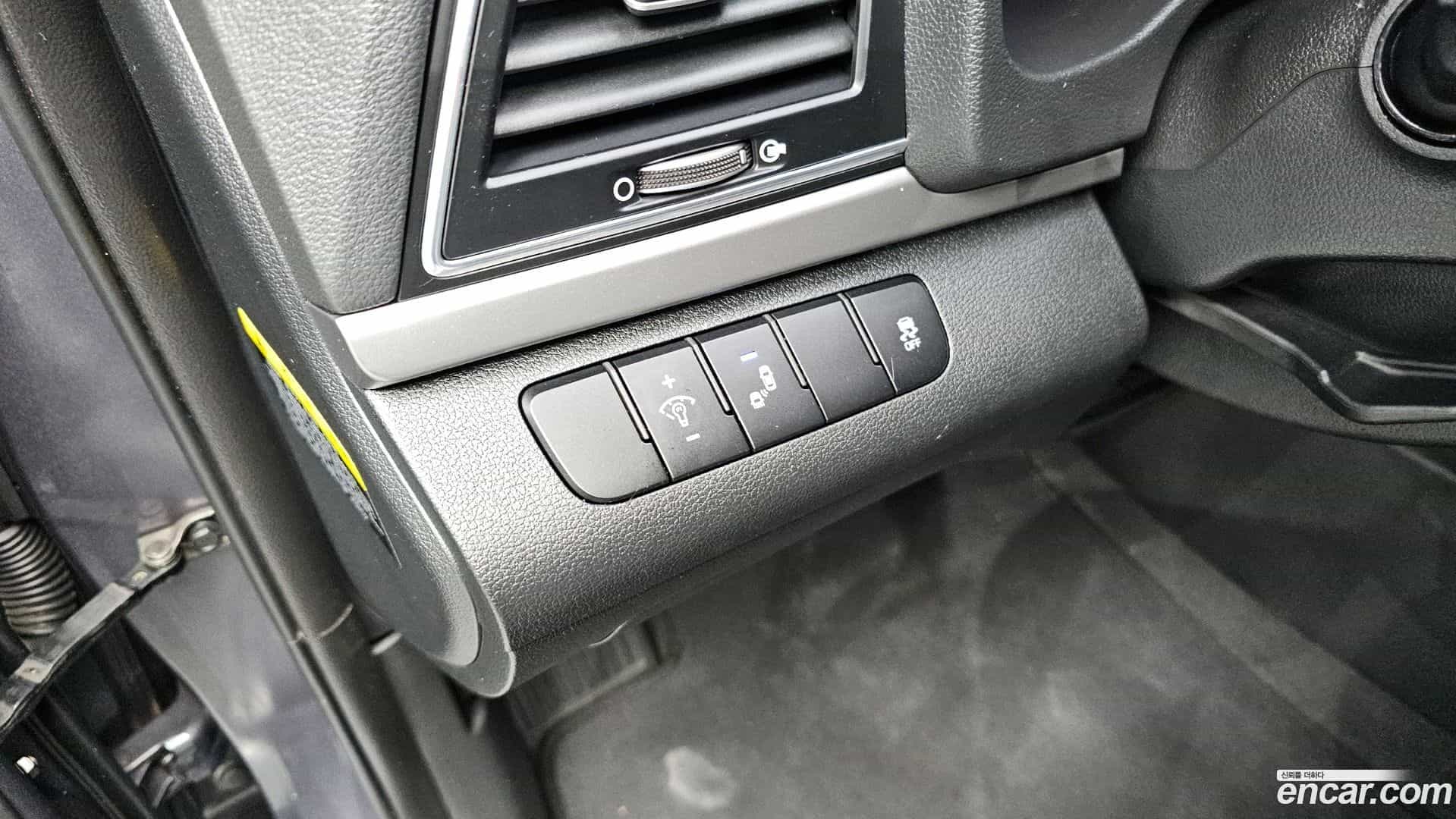 AVANTE Hyundai 2017.8-OPTION-041