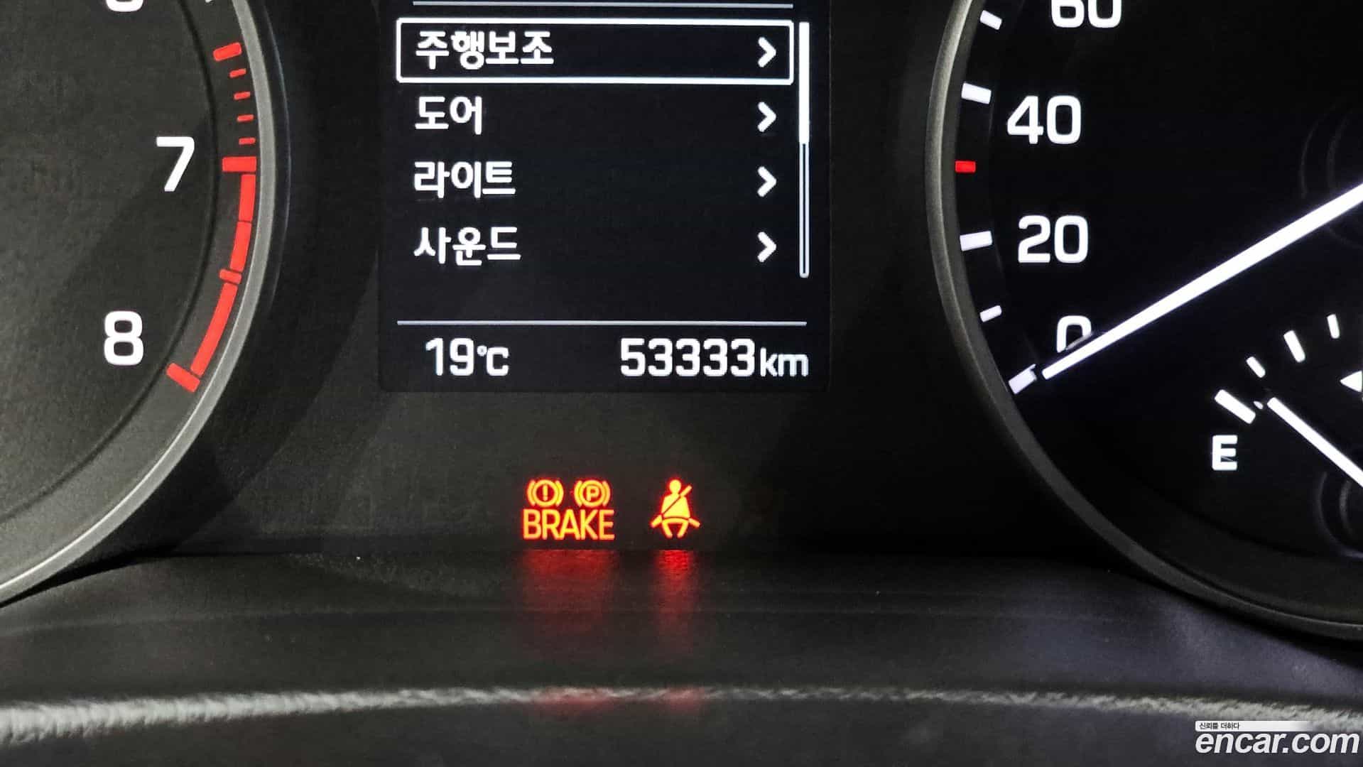 AVANTE Hyundai 2017.8-OPTION-042