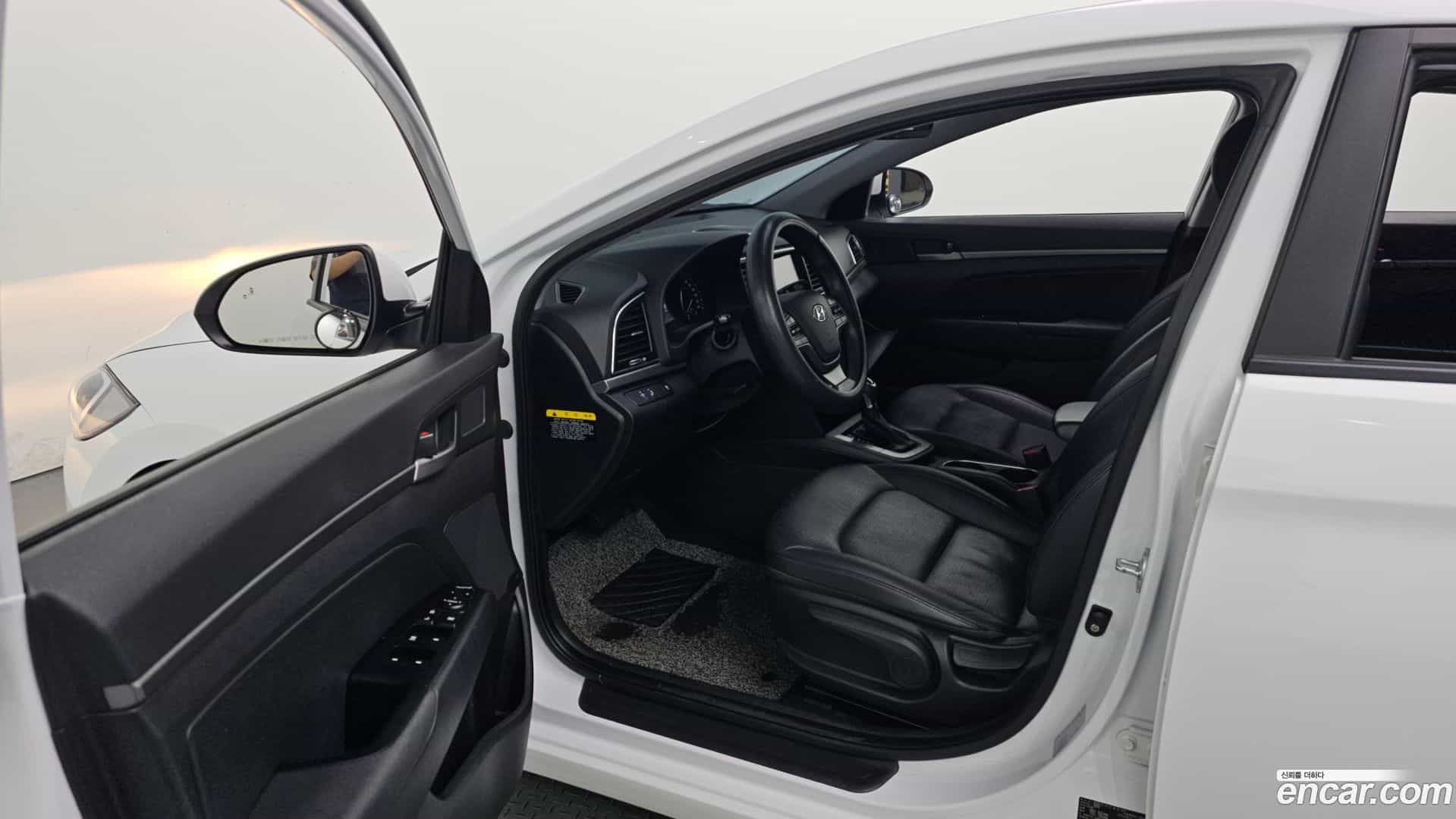 AVANTE Hyundai 2018.3-INNER-010