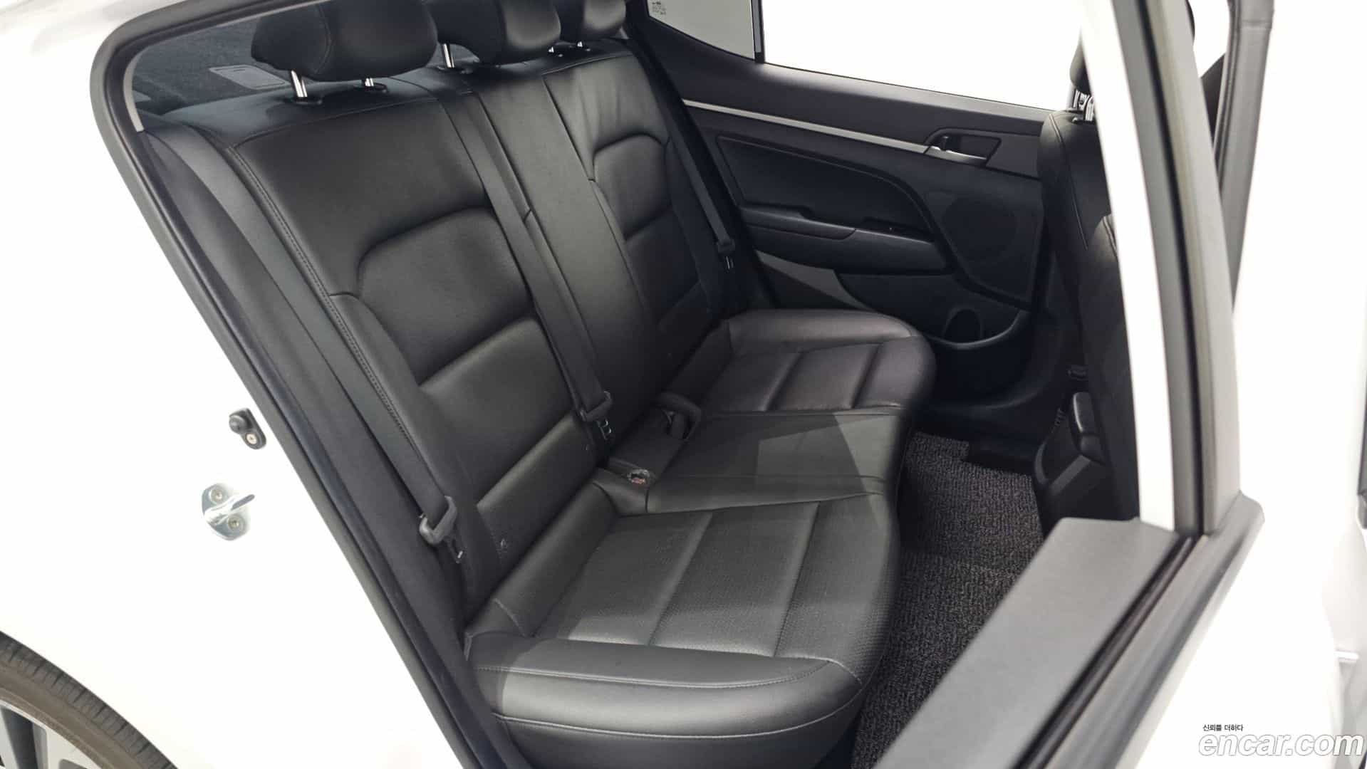AVANTE Hyundai 2018.3-OPTION-016
