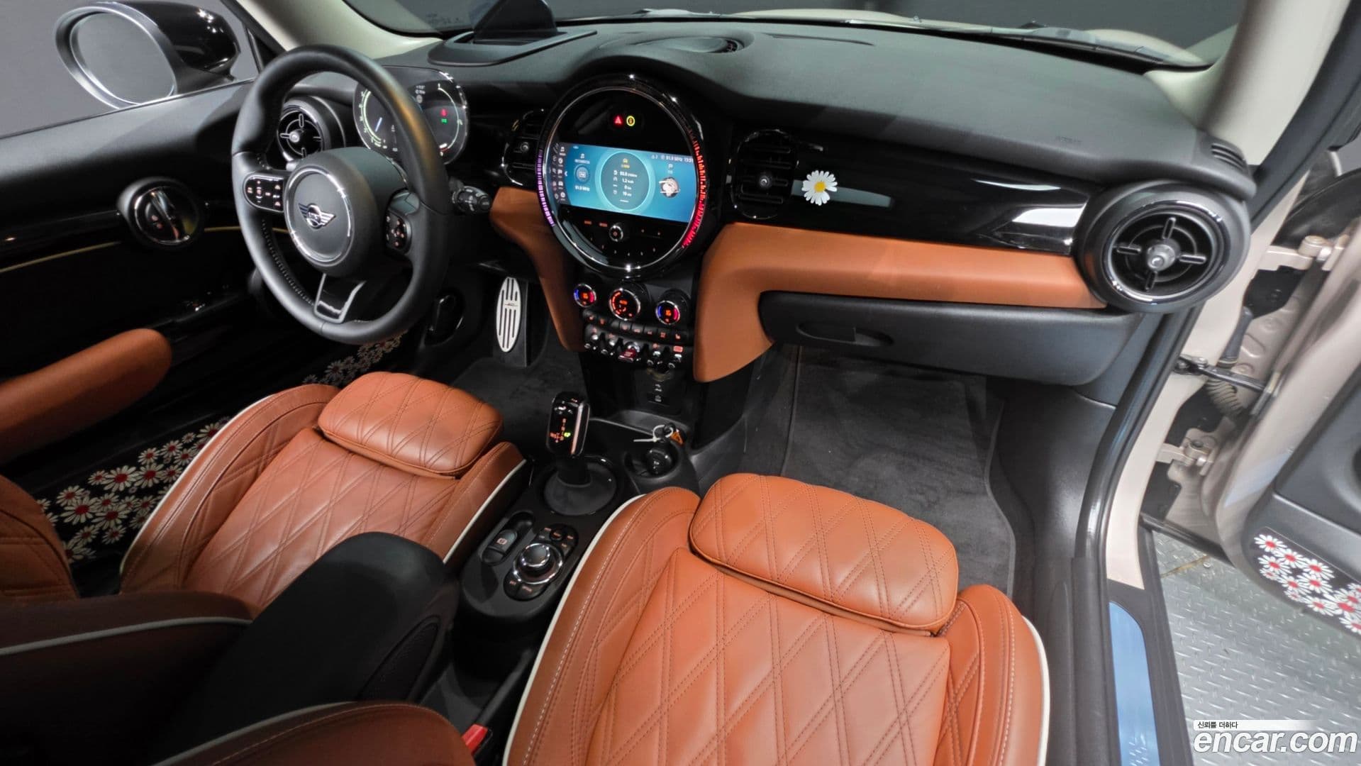 Main__Slider__Photo:Cooper Mini 2023.7-6
