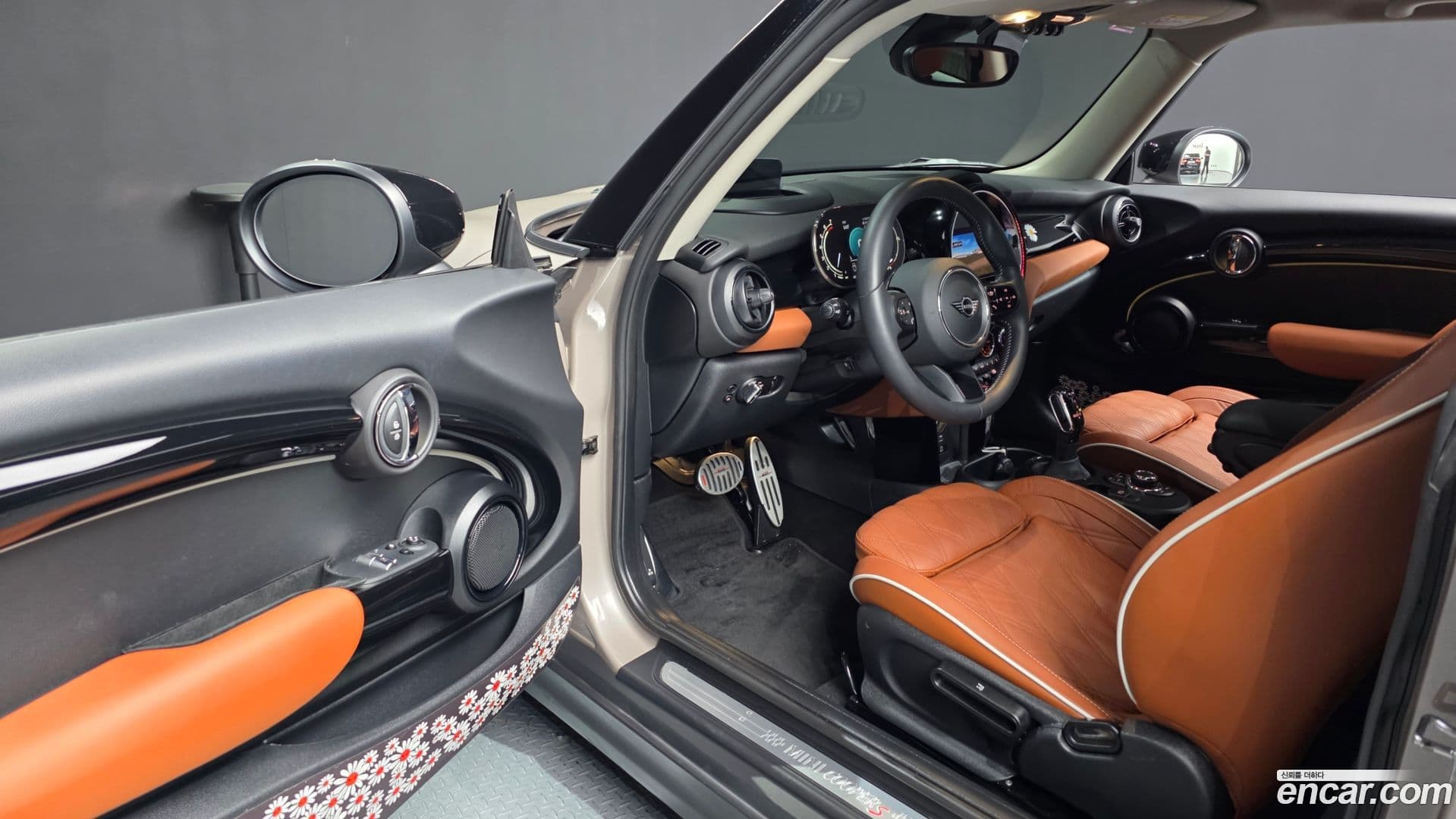 Main__Slider__Photo:Cooper Mini 2023.7-9