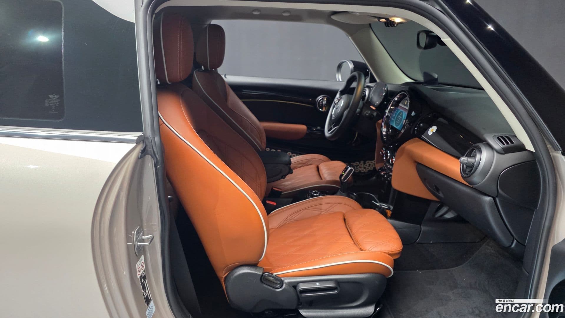Main__Slider__Photo:Cooper Mini 2023.7-10