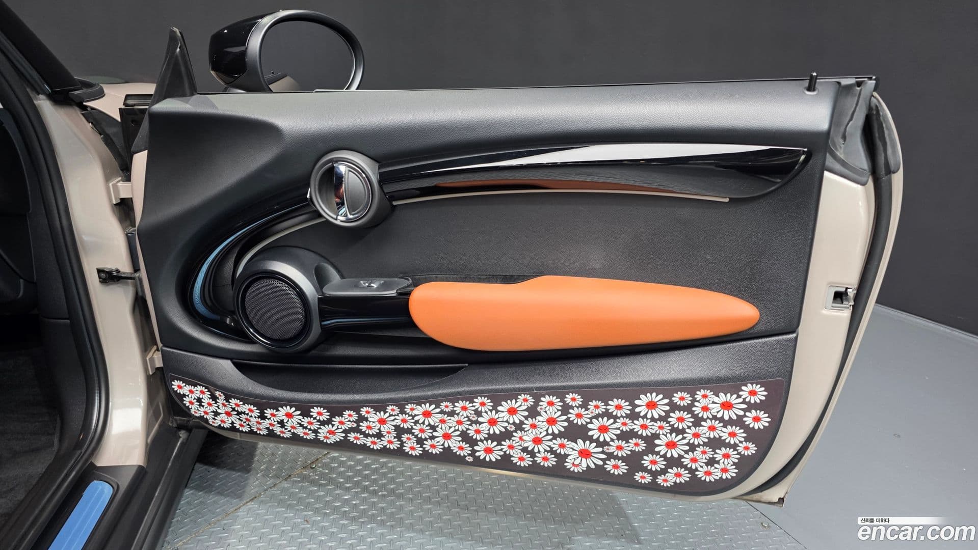 Main__Slider__Photo:Cooper Mini 2023.7-24