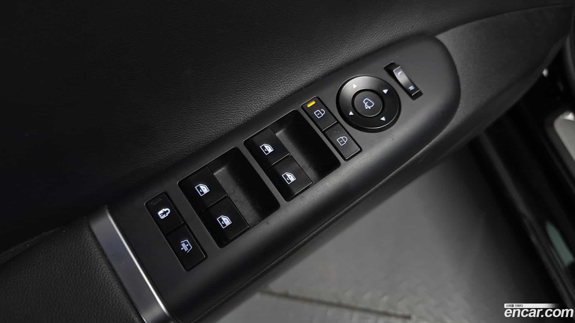 Grandeur Hyundai 2023.3-OPTION-042