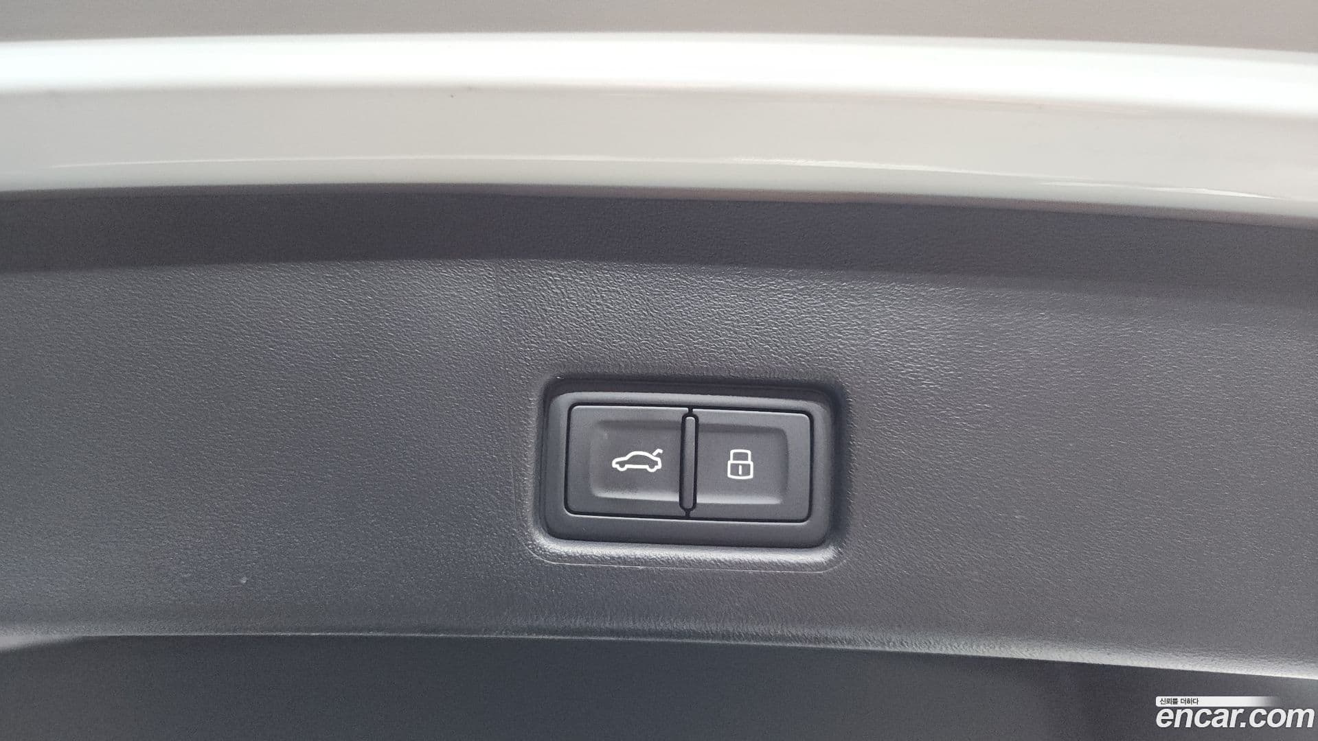 Main__Slider__Photo:Q4 e-tron Audi 2022.9-18