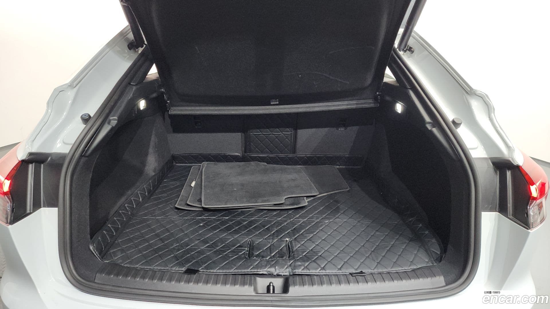 Main__Slider__Photo:Q4 e-tron Audi 2022.9-19