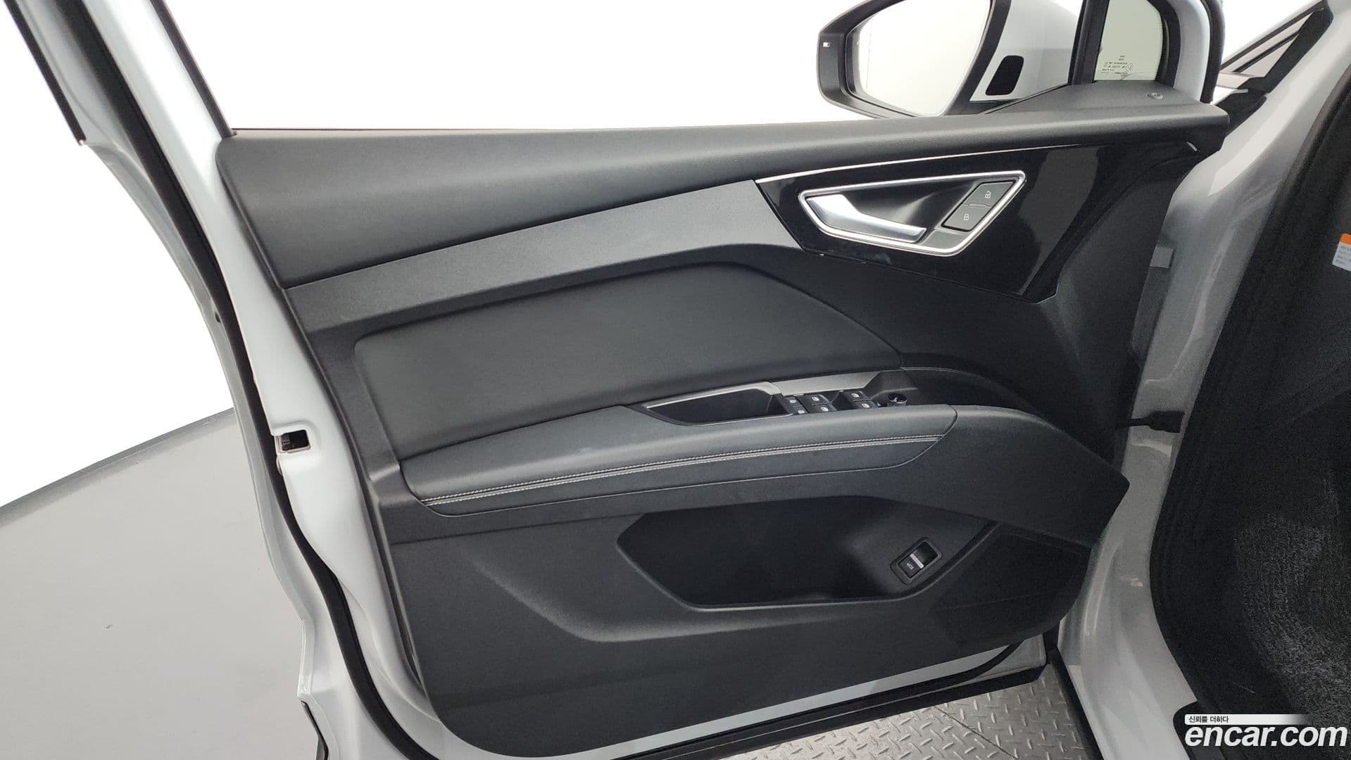 Main__Slider__Photo:Q4 e-tron Audi 2022.9-23