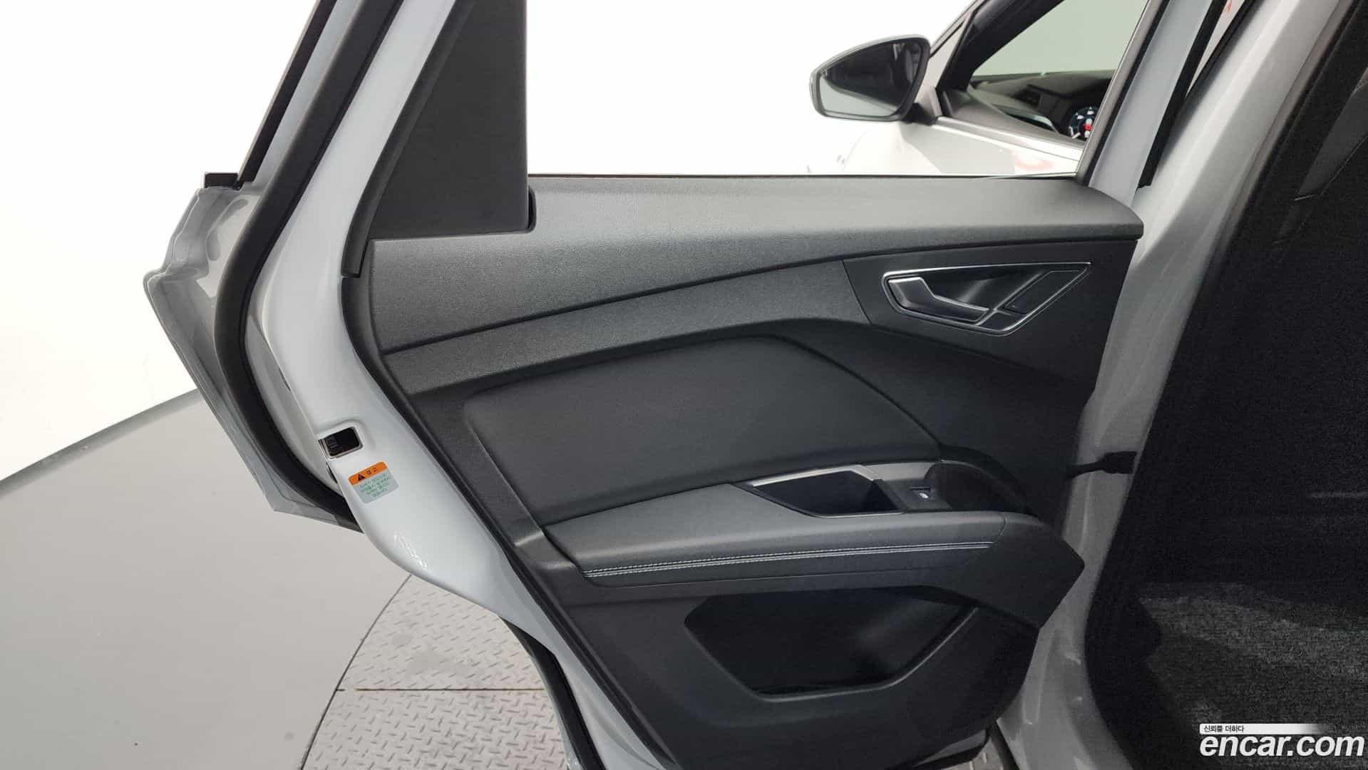 Q4 e-tron Audi 2022.9-INNER-035