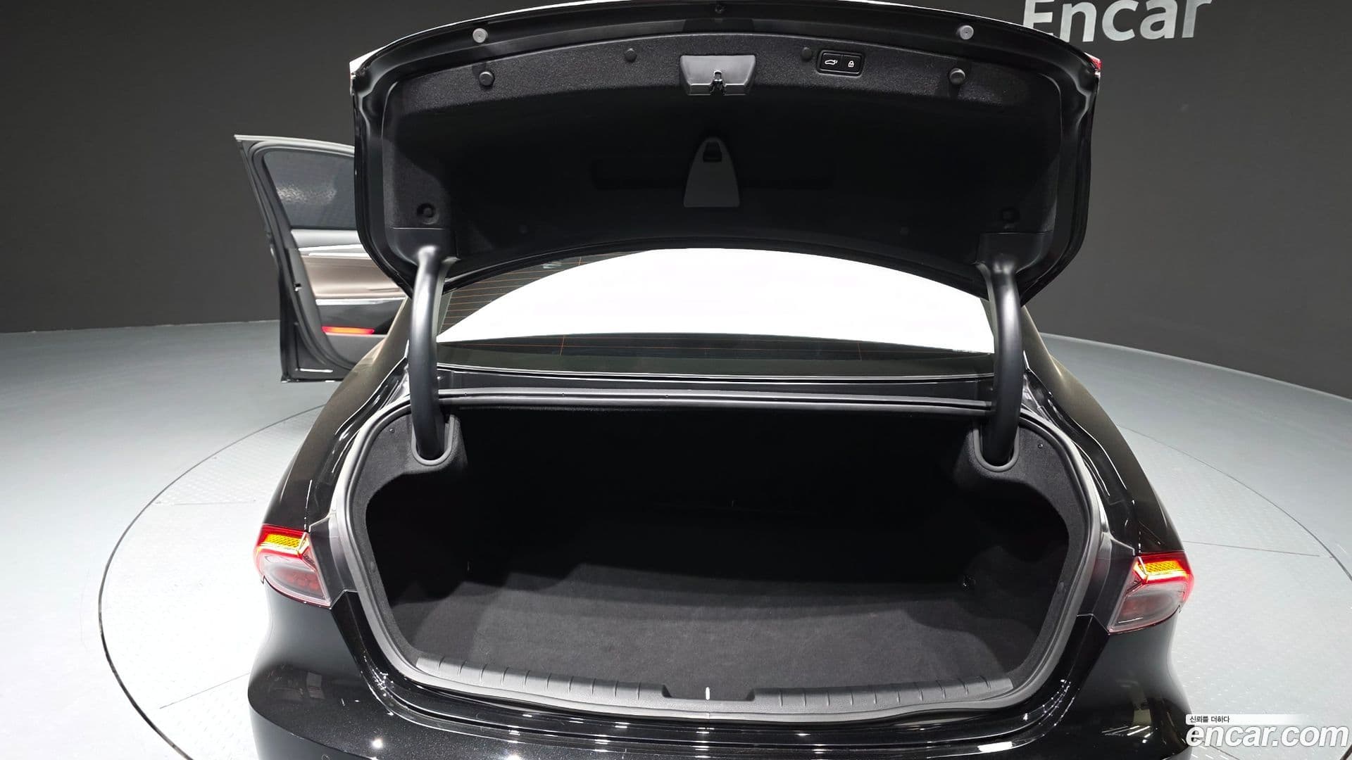 Main__Slider__Photo:Grandeur Hyundai 2022.5-19