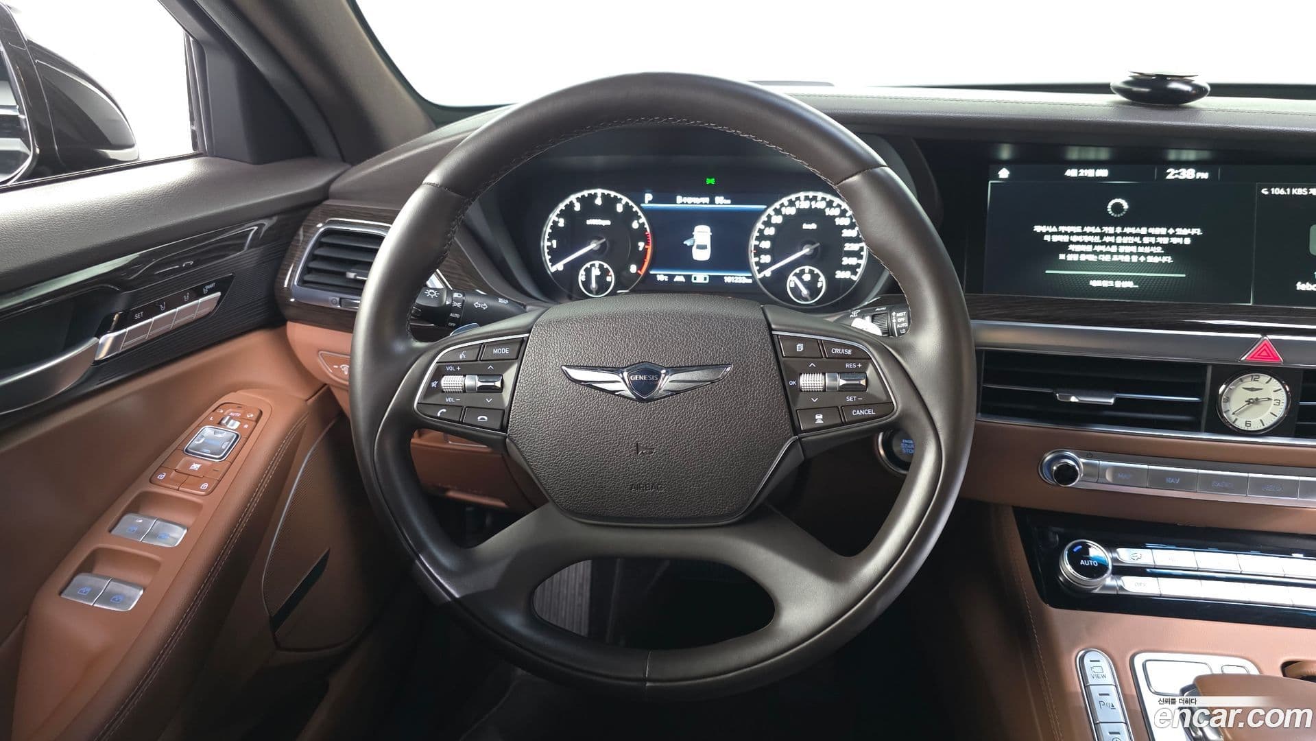 Main__Slider__Photo:G90 Genesis 2019.5-12