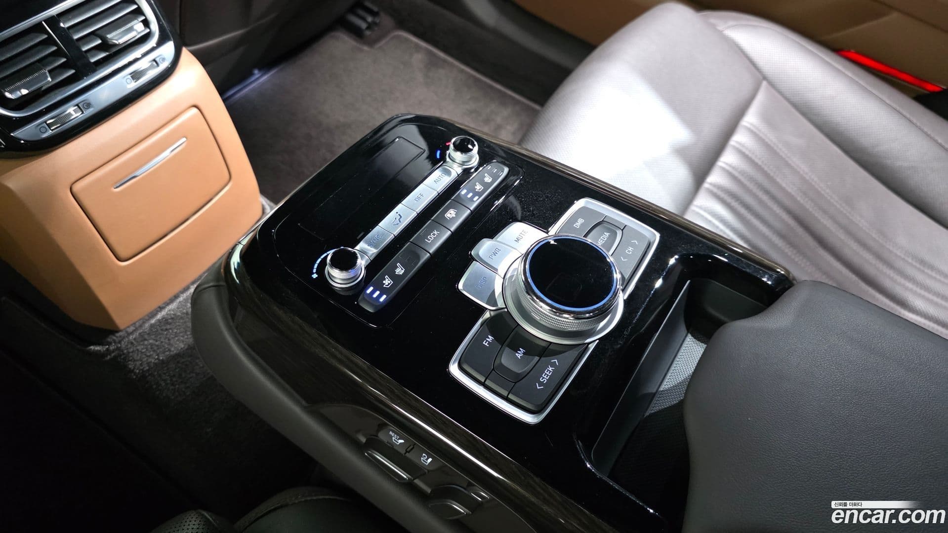 Main__Slider__Photo:G90 Genesis 2019.5-18