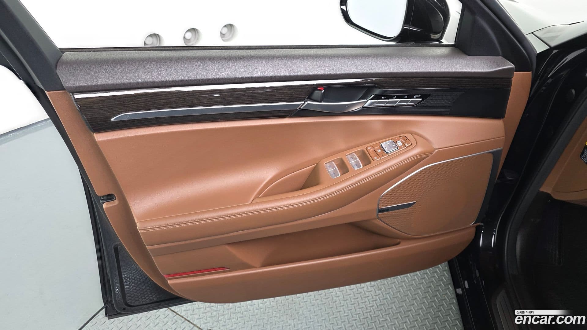 Main__Slider__Photo:G90 Genesis 2019.5-23