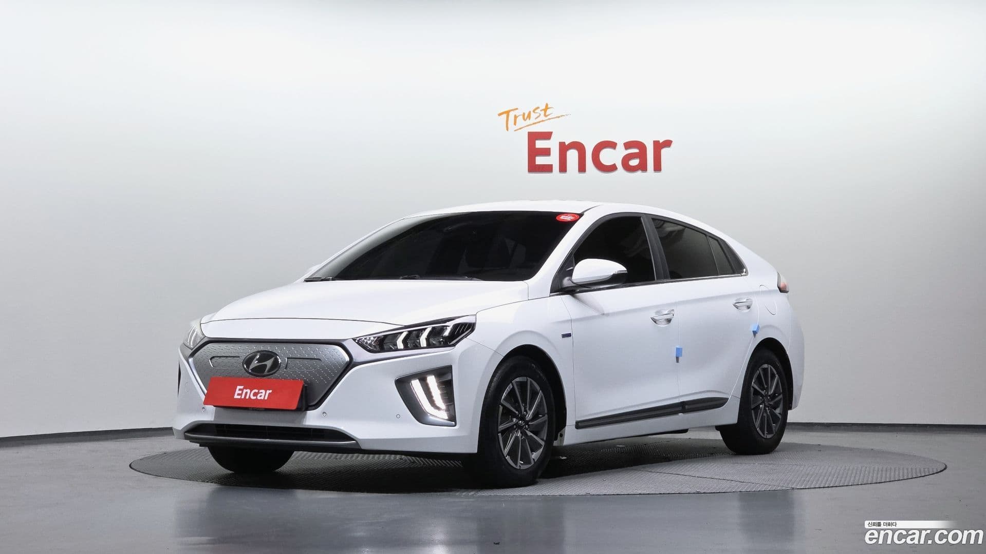 Main__Slider__Photo:Ioniq Hyundai 2020.8-0