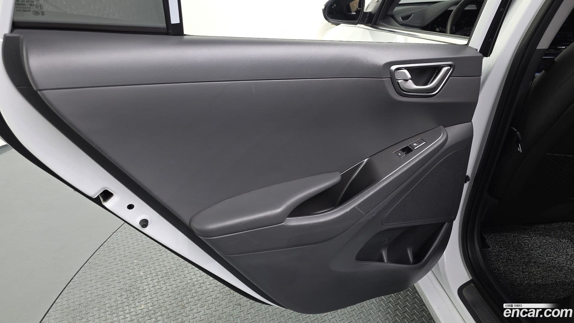 Main__Slider__Photo:Ioniq Hyundai 2020.8-24