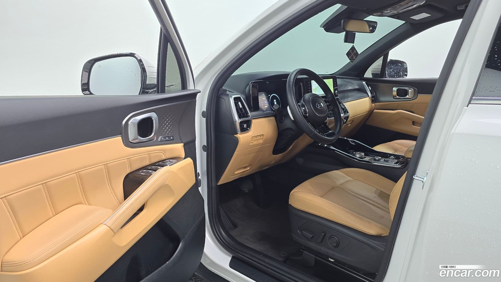 Main__Slider__Photo:Sorento Kia 2021.0-9