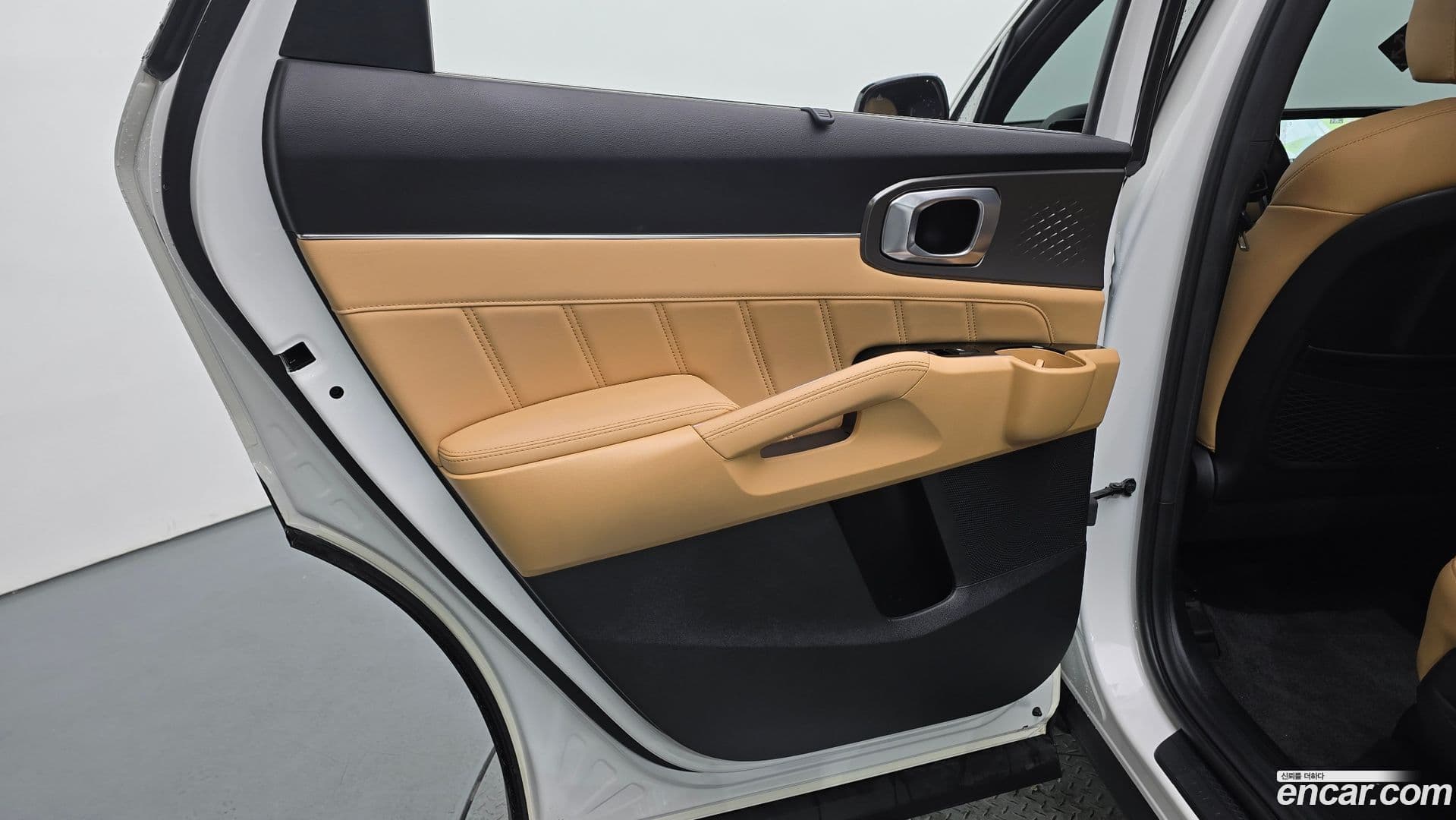 Main__Slider__Photo:Sorento Kia 2021.0-24
