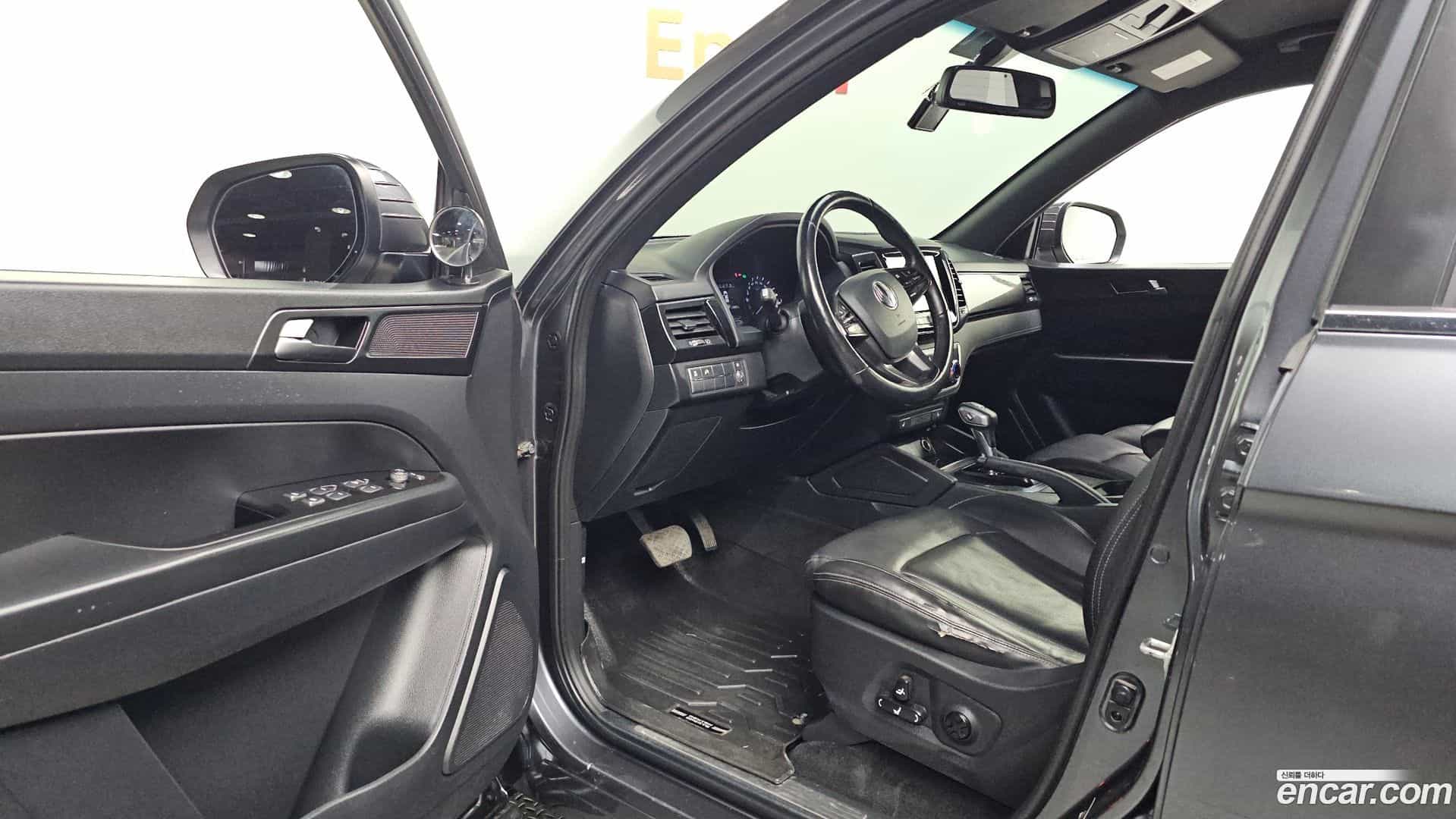 Rexton KG Mobility 2021.0-INNER-010