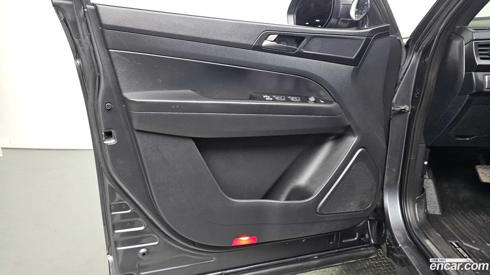 Rexton KG Mobility 2021.0-INNER-034