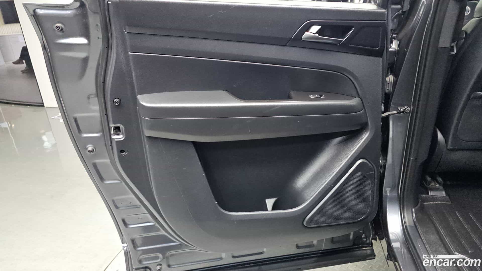 Rexton KG Mobility 2021.0-INNER-035