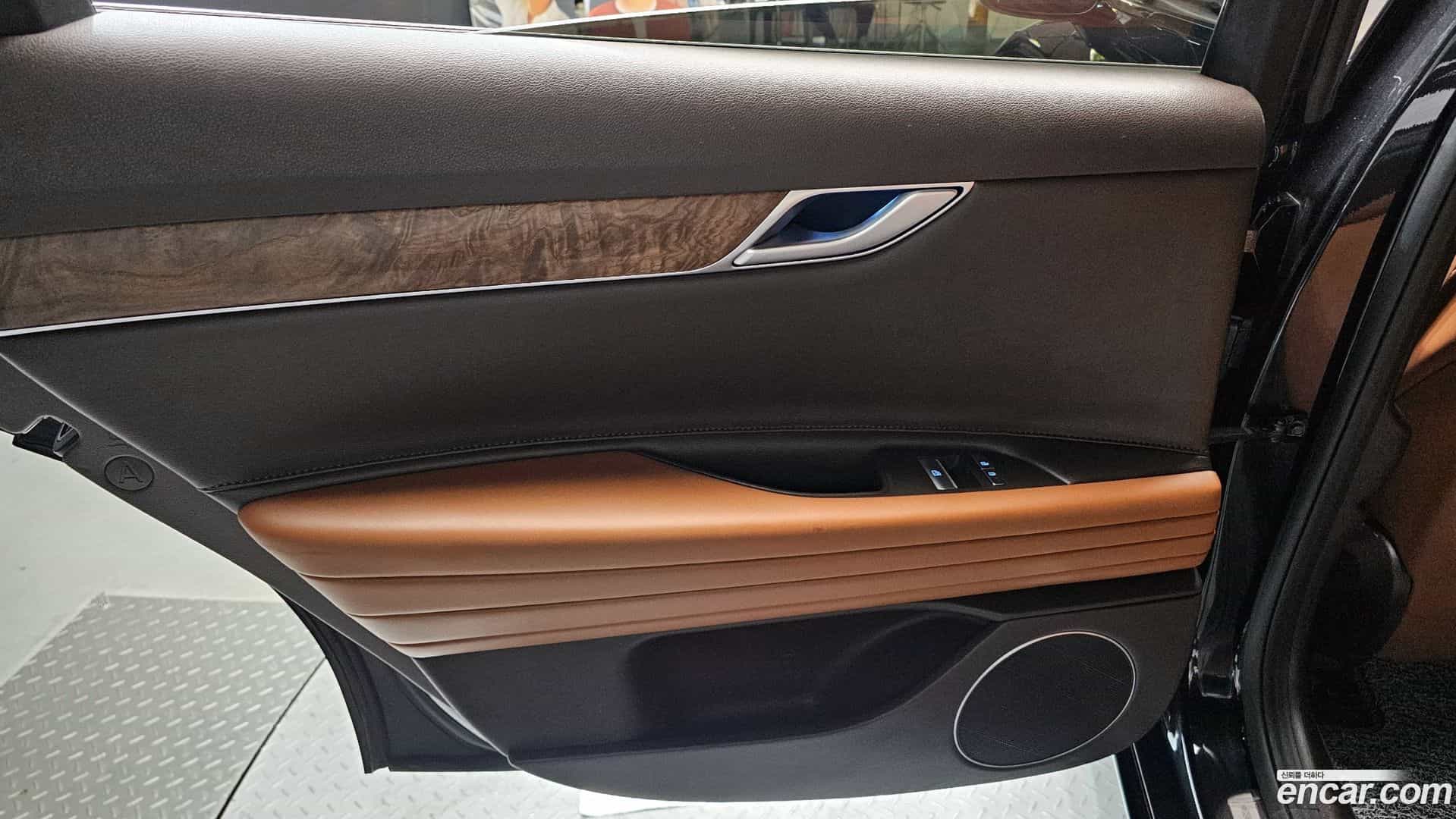 G80 Genesis 2023.3-INNER-035