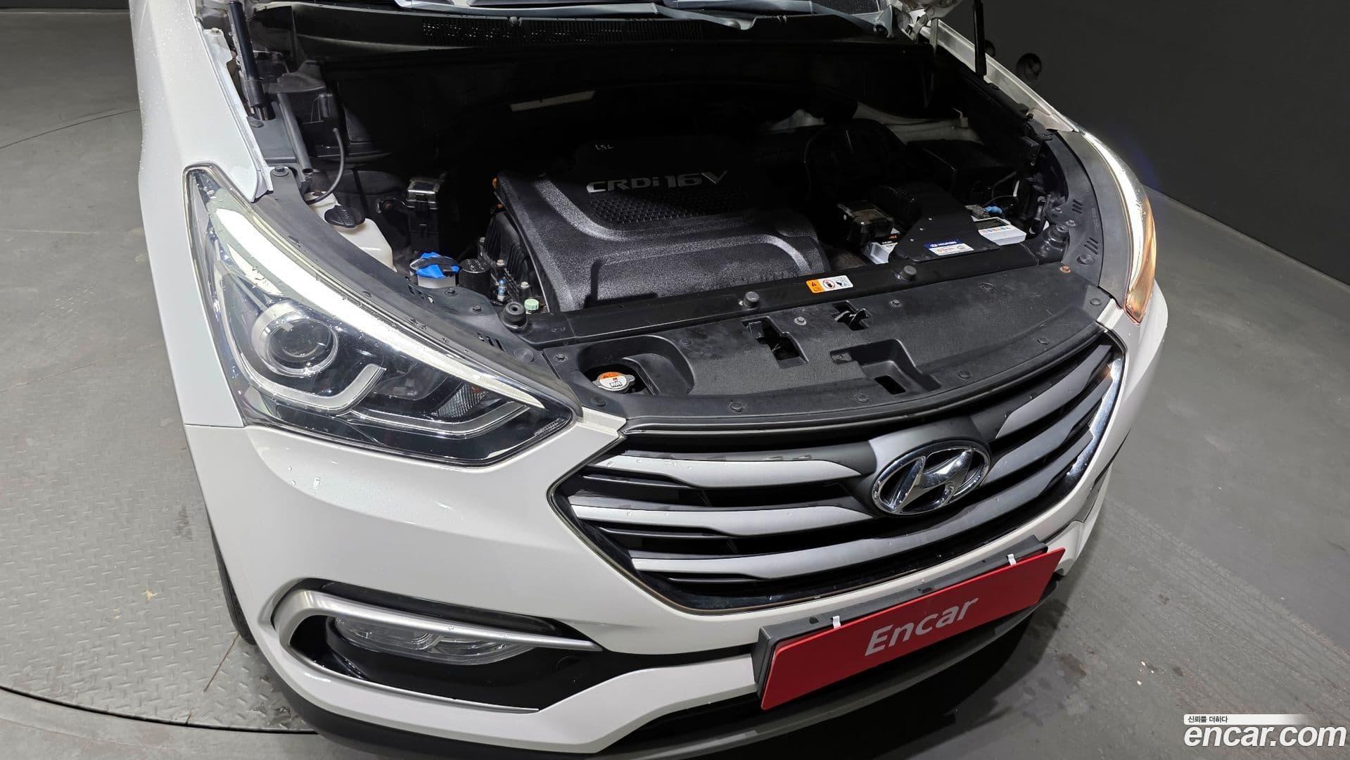 Main__Slider__Photo:Santafe Hyundai 2016.2-5