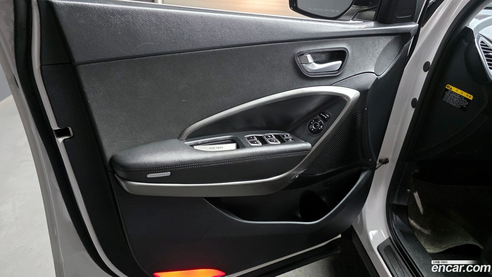 Main__Slider__Photo:Santafe Hyundai 2016.2-23
