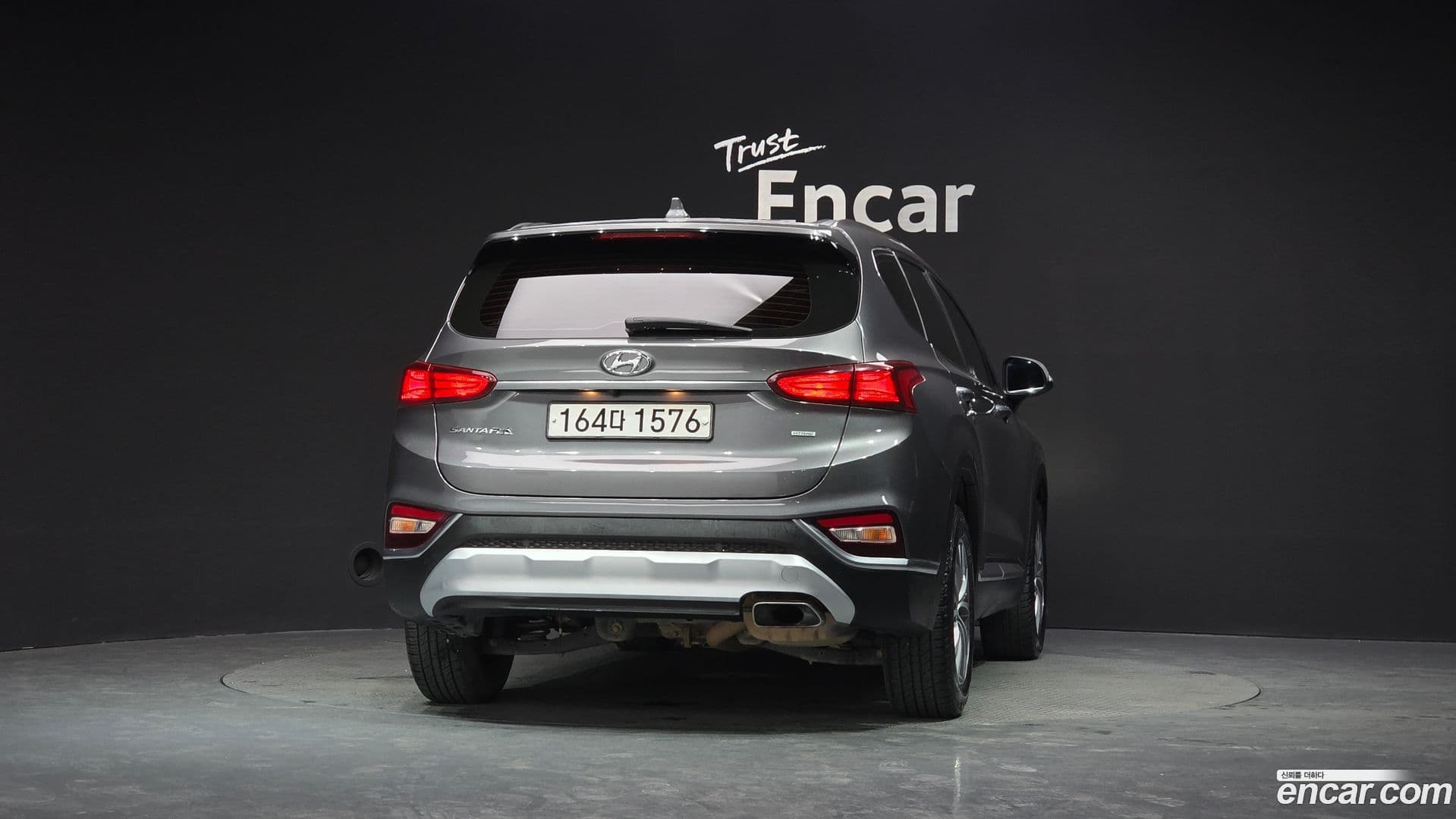 Main__Slider__Photo:Santafe Hyundai 2020.1-3