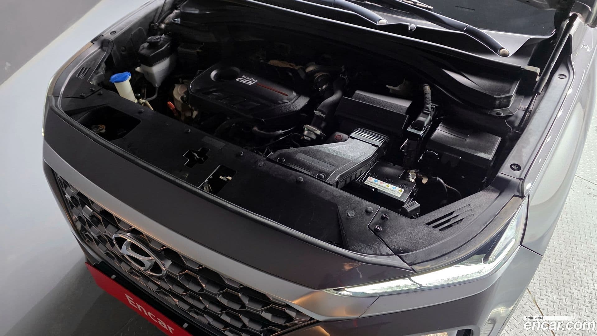 Main__Slider__Photo:Santafe Hyundai 2020.1-5