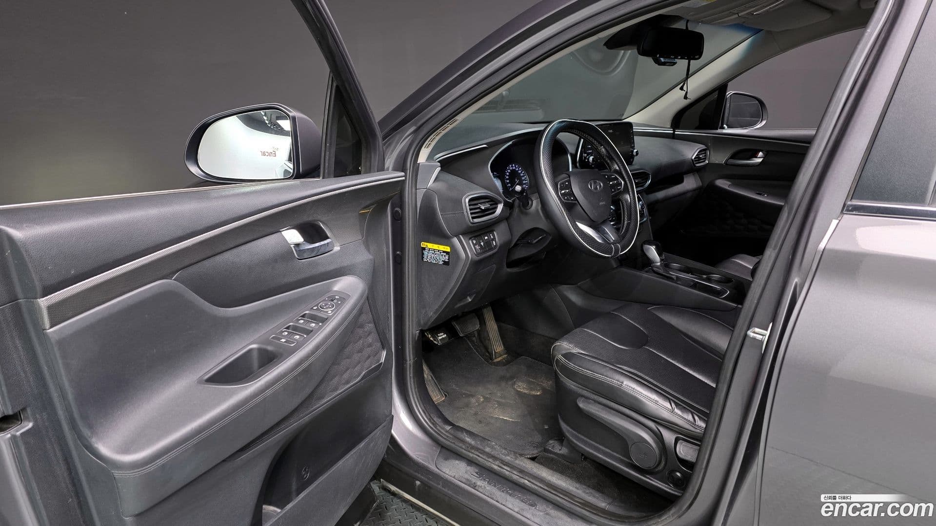 Main__Slider__Photo:Santafe Hyundai 2020.1-9