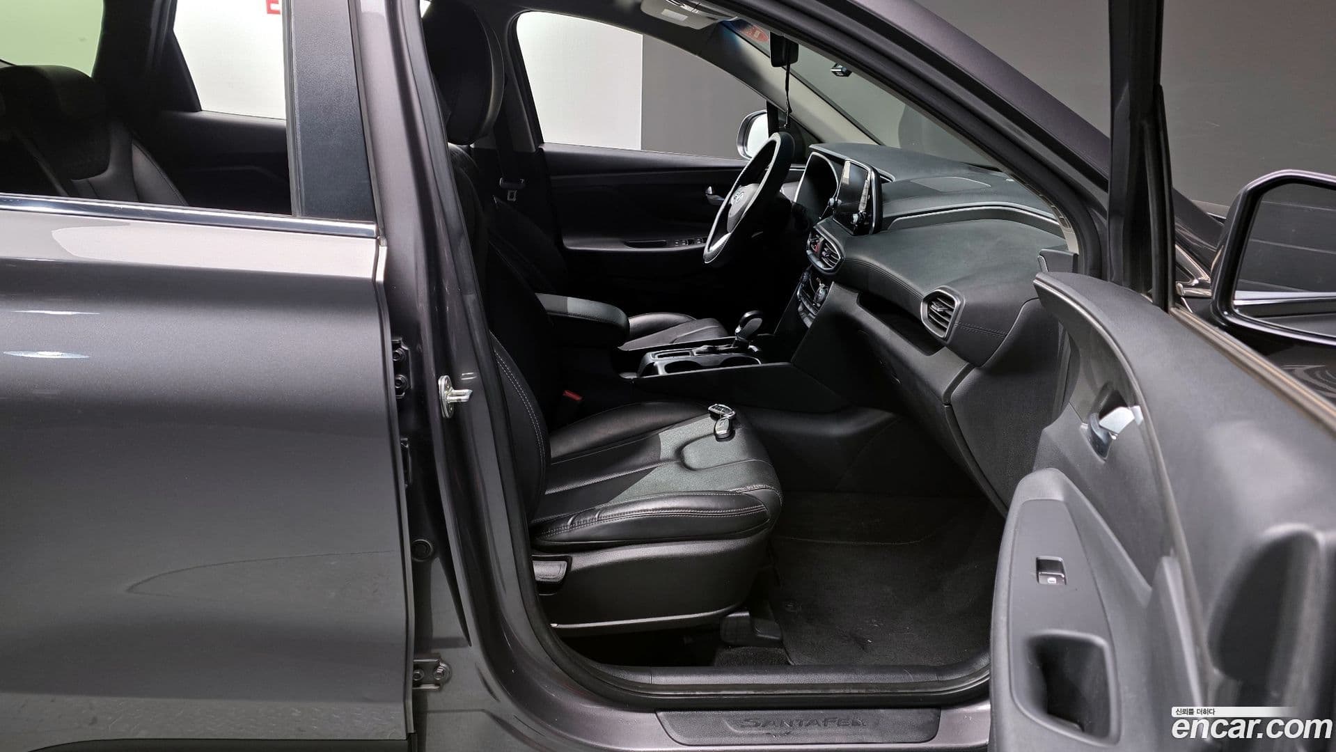 Main__Slider__Photo:Santafe Hyundai 2020.1-11