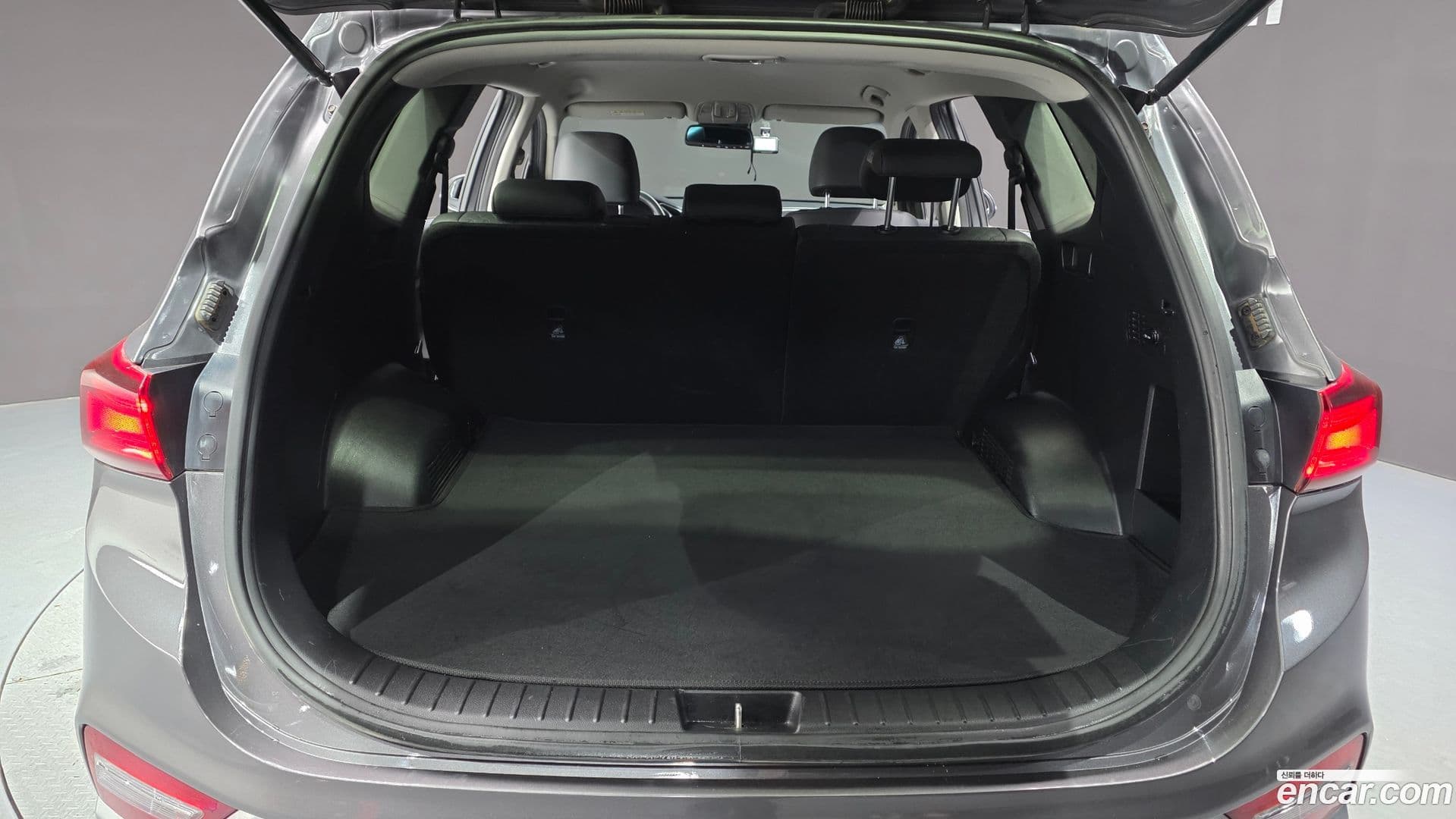 Main__Slider__Photo:Santafe Hyundai 2020.1-19