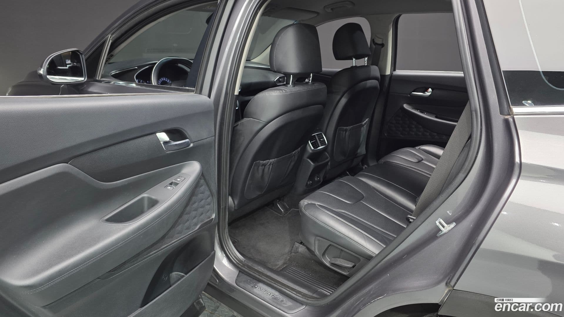 Main__Slider__Photo:Santafe Hyundai 2020.1-25