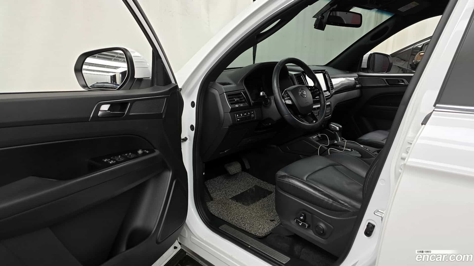 Rexton KG Mobility 2022.5-INNER-010