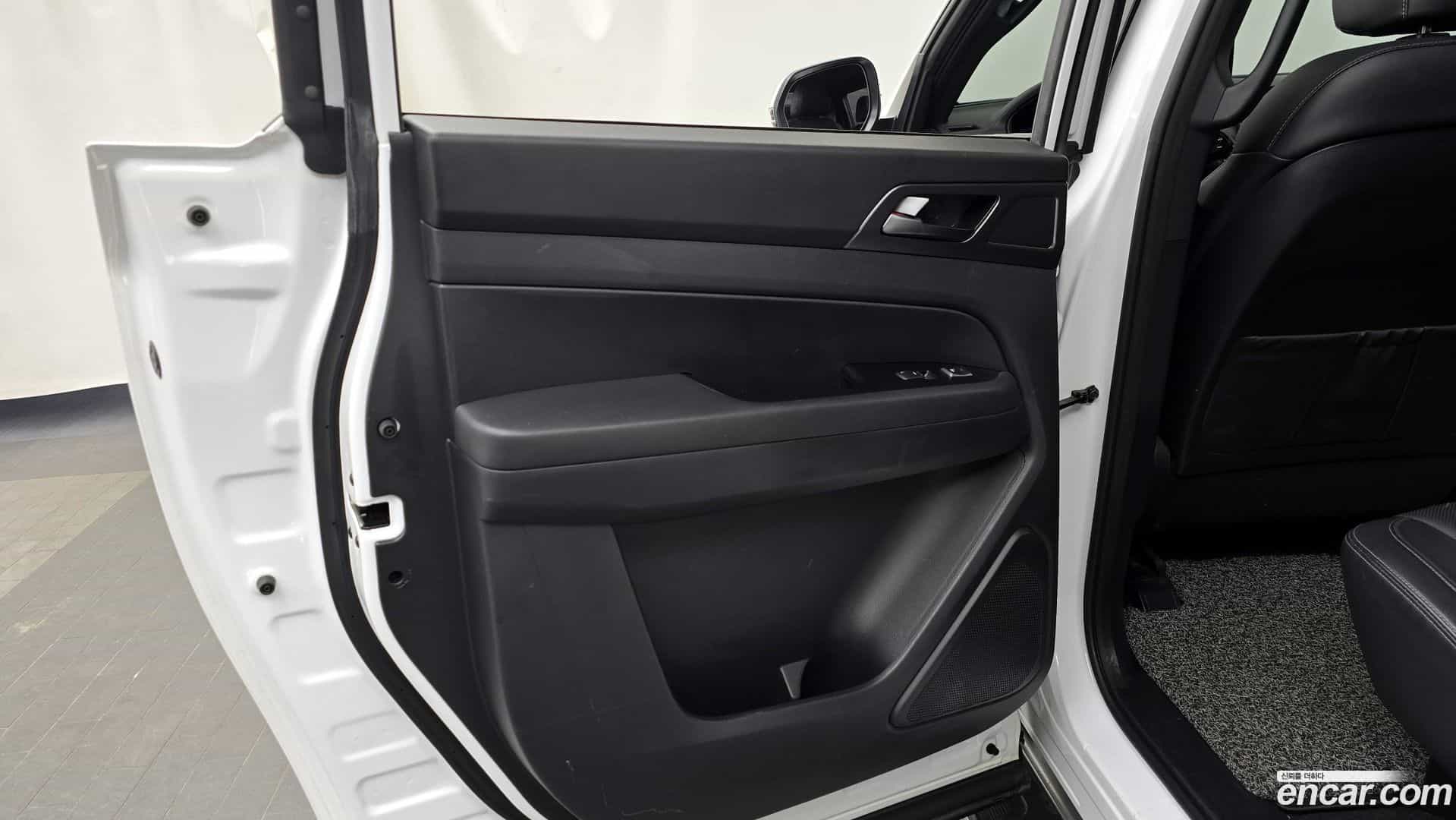 Rexton KG Mobility 2022.5-INNER-035