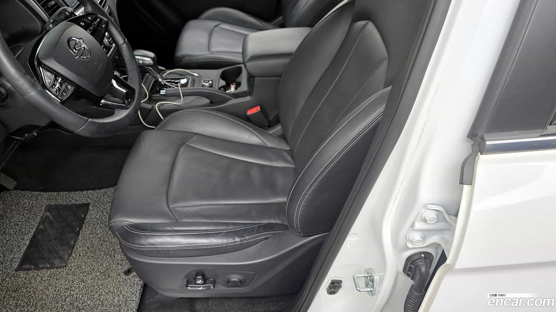 Rexton KG Mobility 2022.5-INNER-036