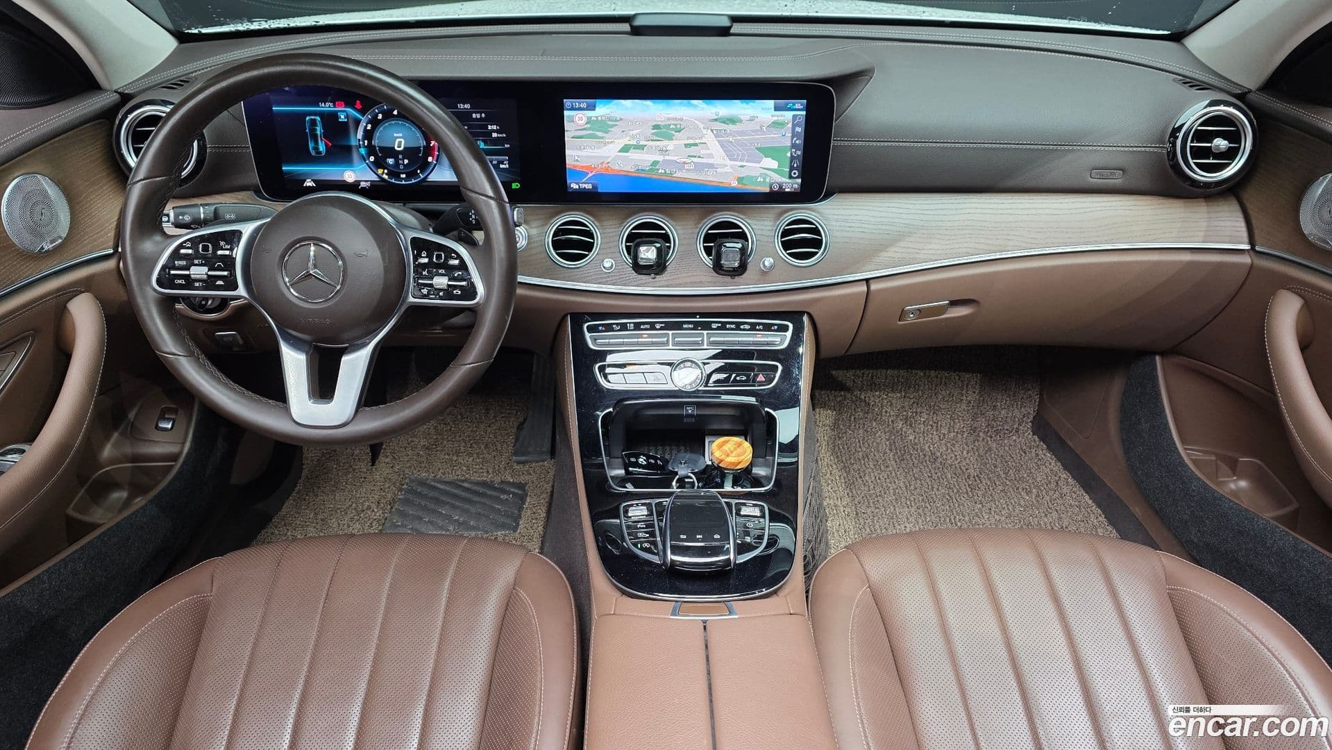 Main__Slider__Photo:E-Class Mercedes-Benz 2020.5-6
