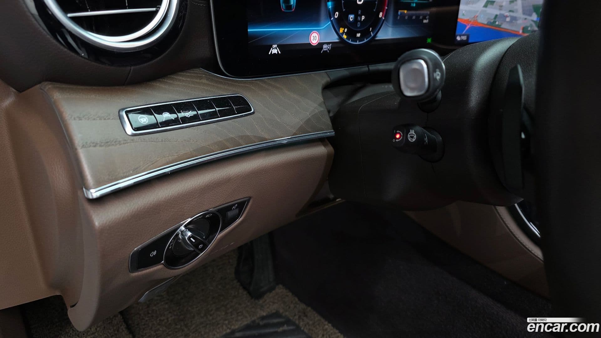 Main__Slider__Photo:E-Class Mercedes-Benz 2020.5-13