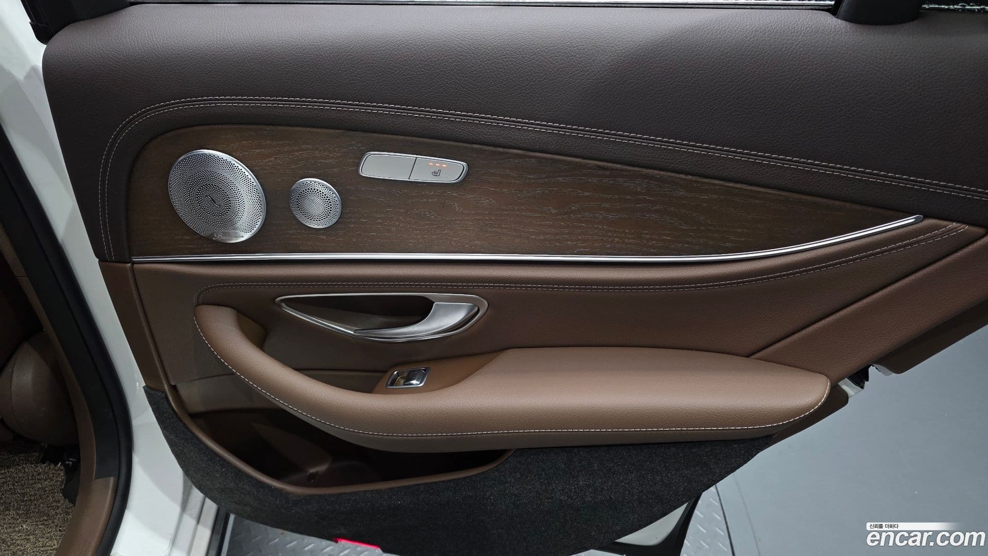 Main__Slider__Photo:E-Class Mercedes-Benz 2020.5-24
